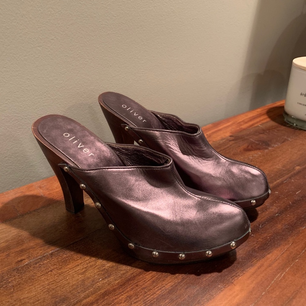 Oliver heeled Clogs. Bronze with silver rivets